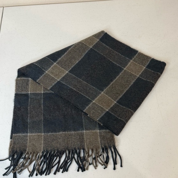 Geoffrey Beene Men’s Scarf Pure New Wool Grey and Tan Plaid Fringe - Picture 2 of 5
